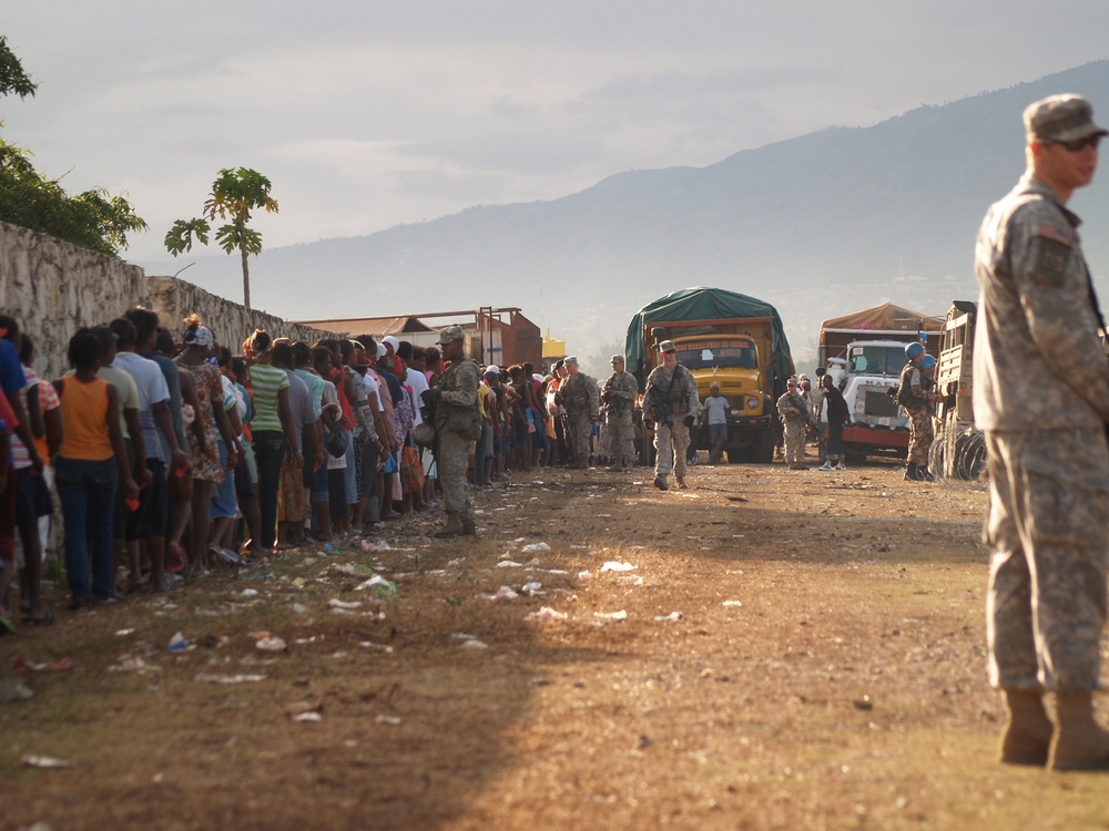 Joint Logistics Command Supports Day 19 of World Food Program Food Distribution in Haiti