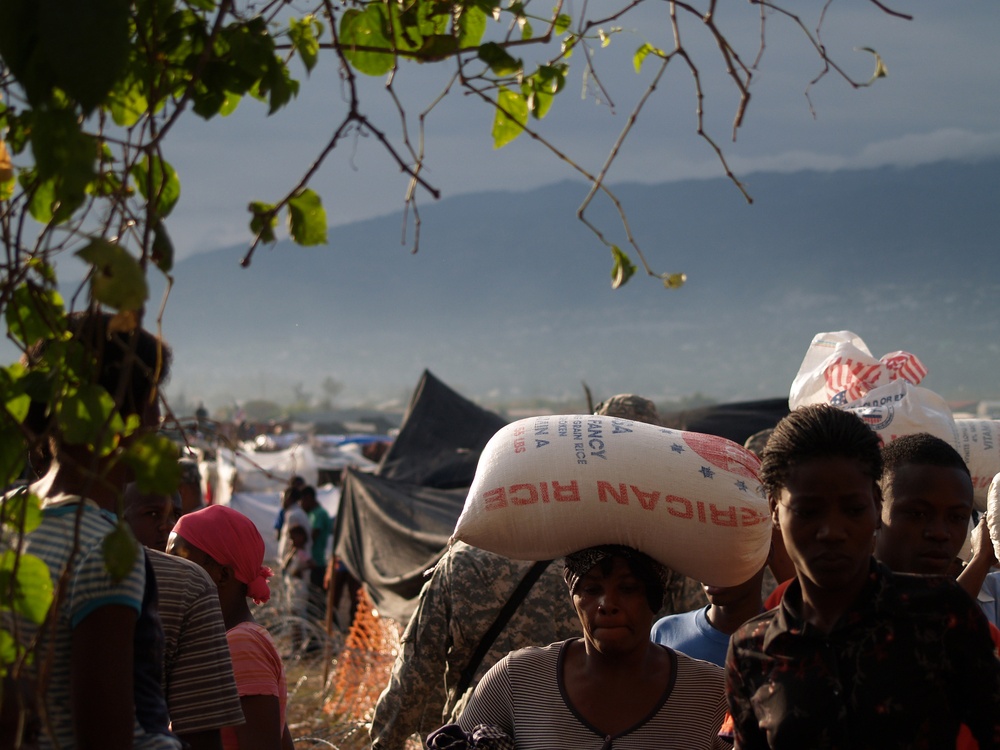 Joint Logistics Command Supports Day 19 of World Food Program Food Distribution in Haiti