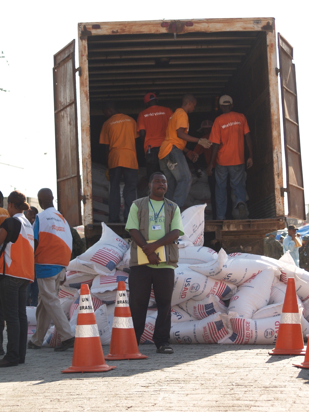 Joint Logistics Command Supports Day 19 of World Food Program Food Distribution in Haiti