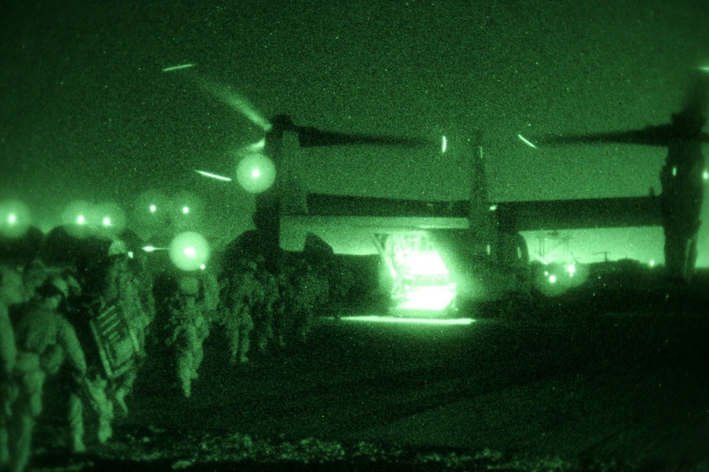 VMM-261 Inserts Troops Into Marjah