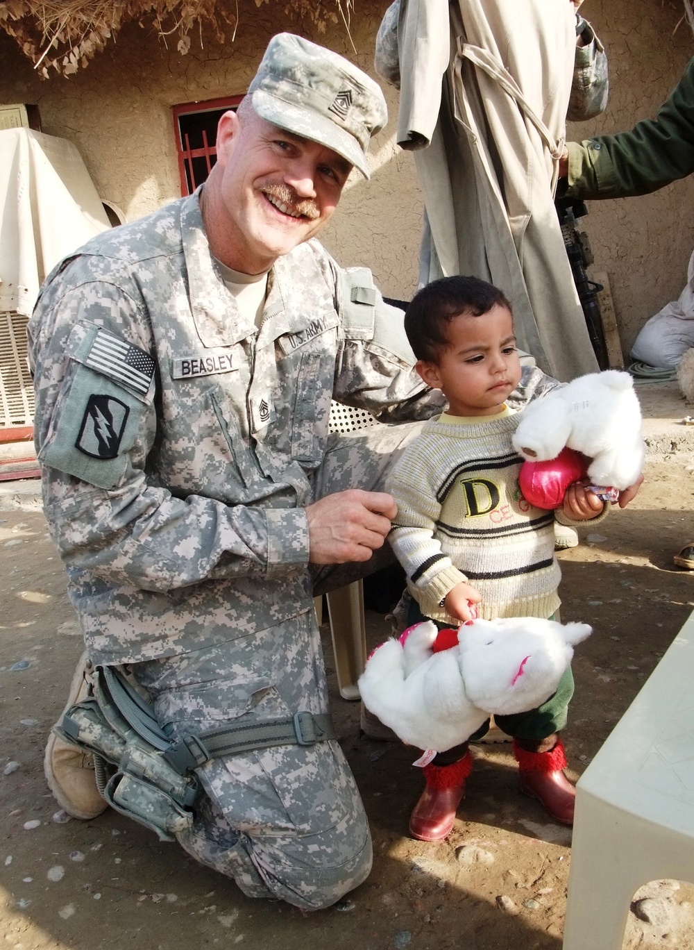 Mississippi Guardsman Visit Friend, Bring Gifts