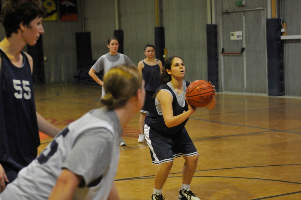 KFOR female team plays friendly basketball game with Ferizaj/Urosevac women