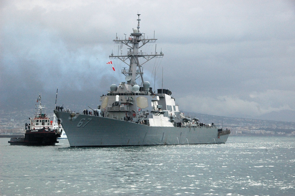 USS Cole arrives in Naples