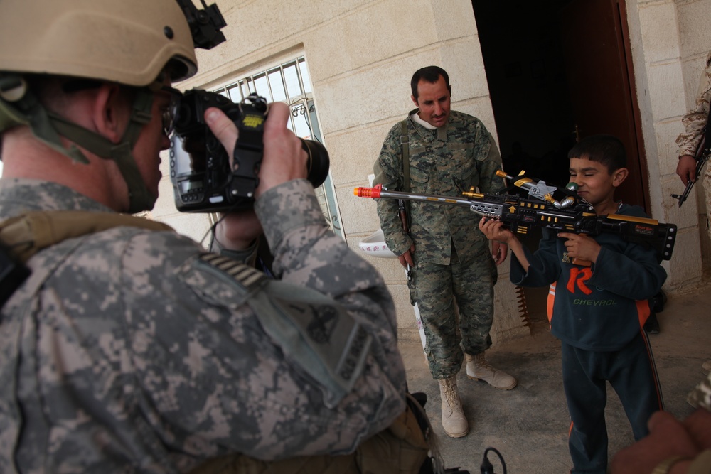 Iraqi police training and Joint Dismounted Patrol
