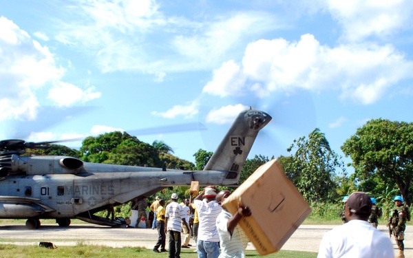 US special operations work to bring supplies to Haiti