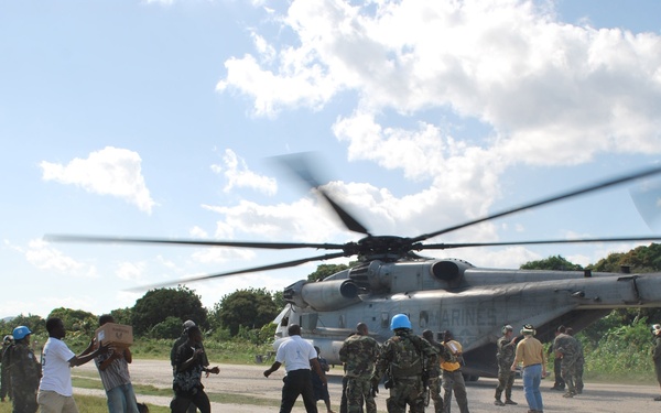 US special operations work to bring supplies to Haiti