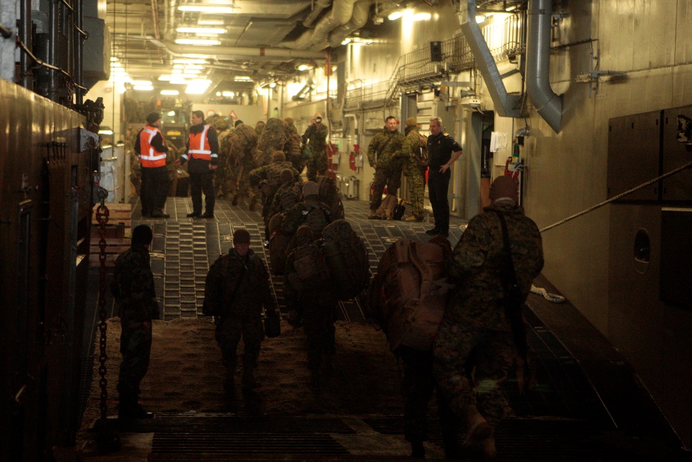 Marines arrive for training in Norway