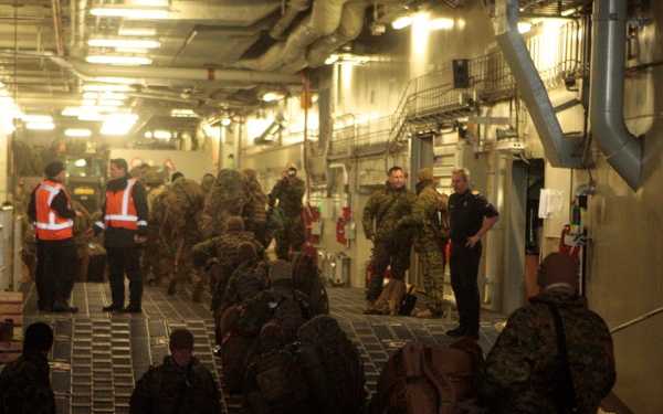 Marines arrive for training in Norway