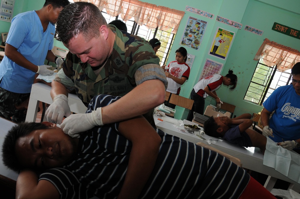 U.S. Forces Assist in Treating 1,000 Patients During Zamboanga Medical Civic Action Project