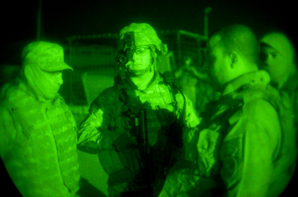 1-37 AR and Iraqi Police Team Up To Execute An Arrest Warrant