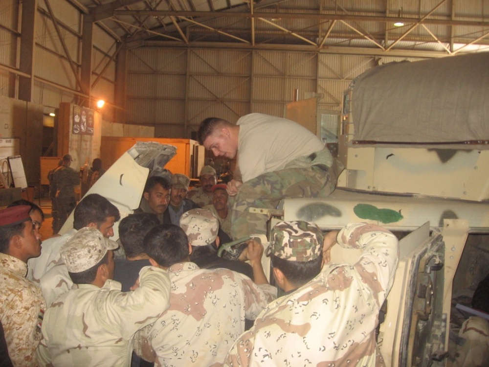 Iraqi Soldiers learn Humvee maintenance
