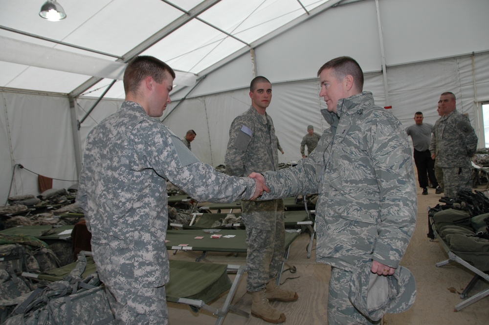 Maj. Gen. Michael Visits Deploying  Soldiers