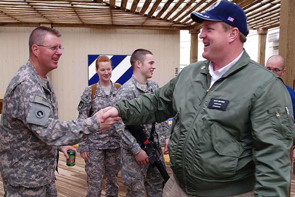 Governors support Soldiers with visit