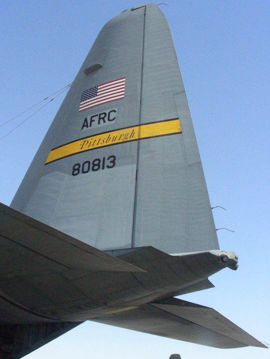 Pittsburgh Plane Waves Black and Gold in Southwest Asia