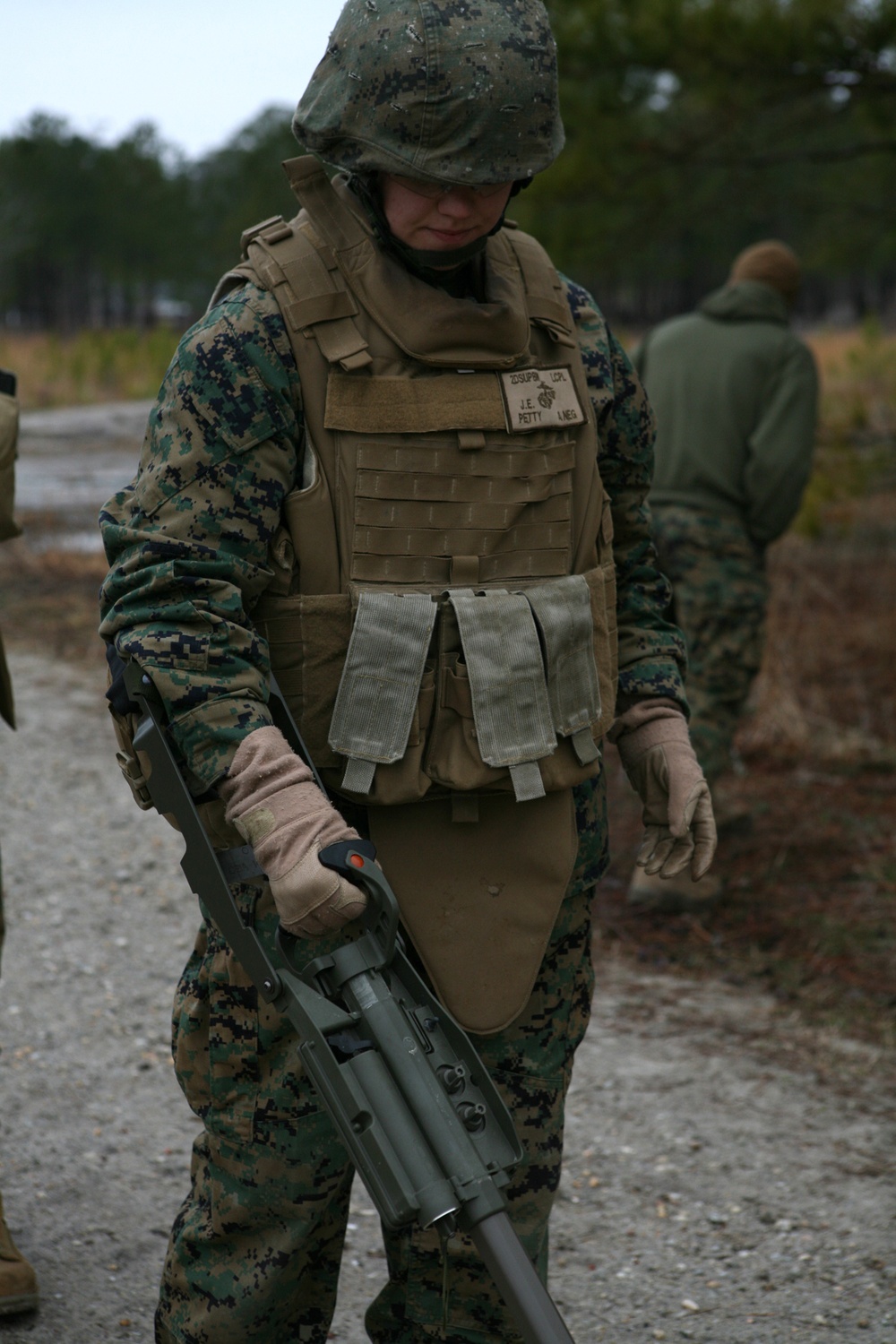 Military Police Marines attend mine detector course