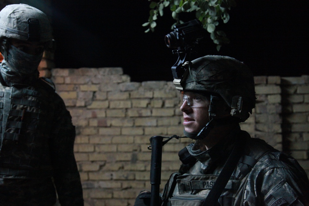 Soldiers Search for Weapons Cache