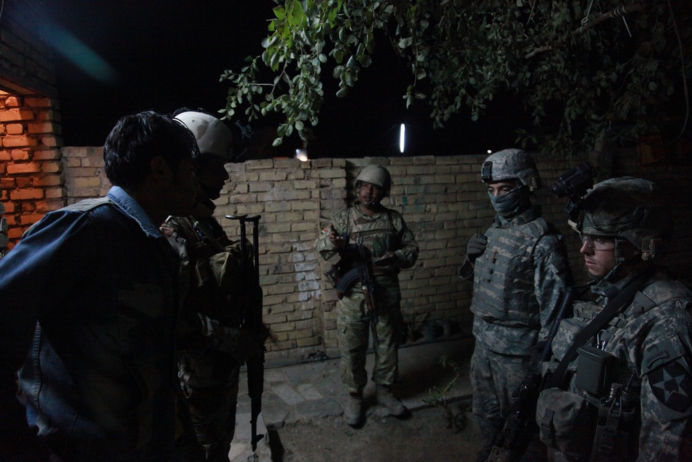 Soldiers Search for Weapons Cache