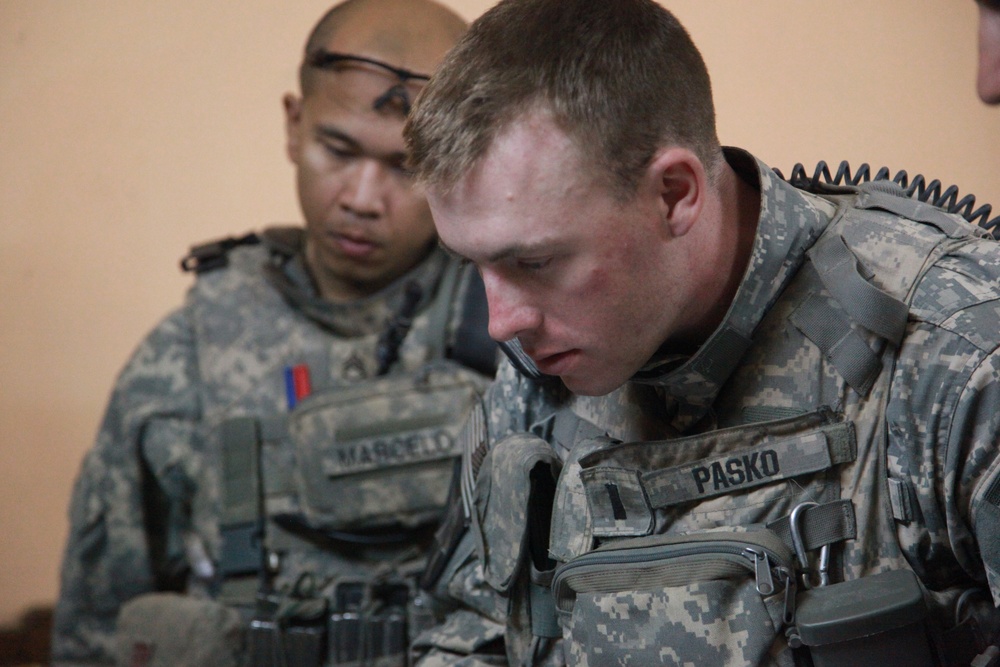 Soldiers search for Weapons Cache
