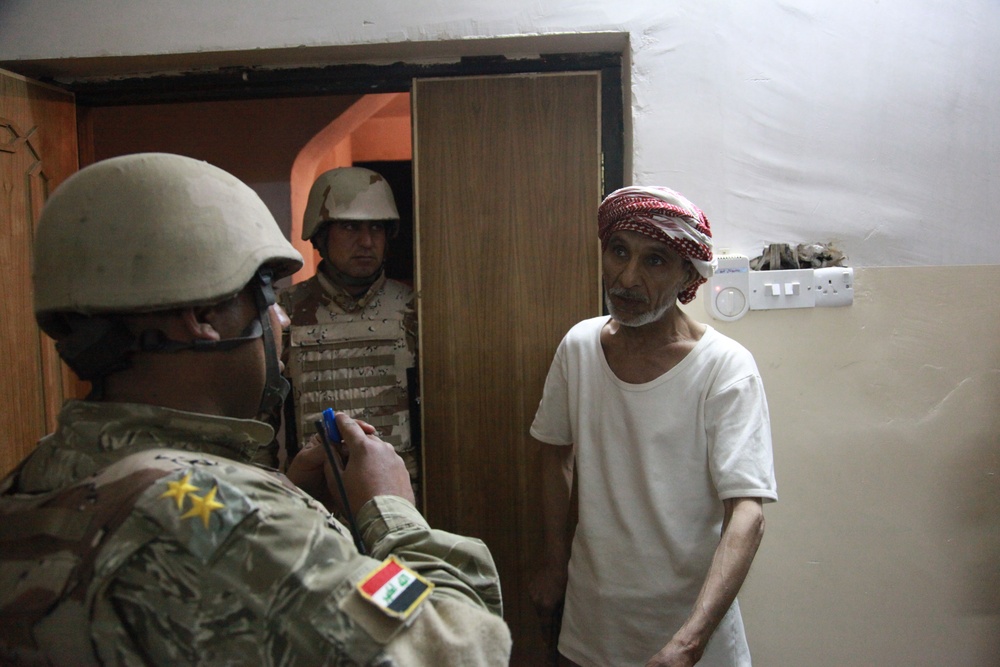 Soldiers Search for Weapons Cache