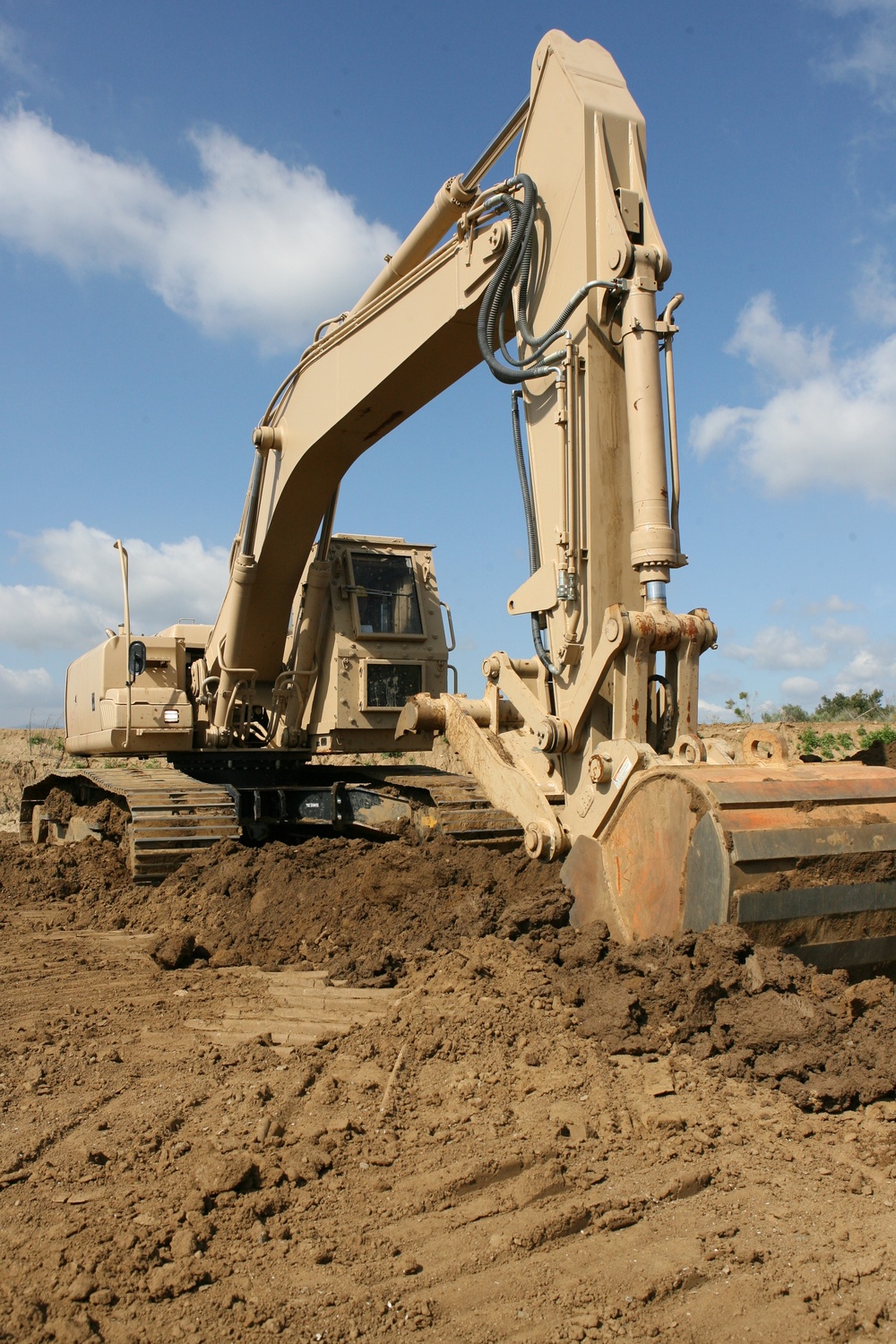 7th ESB Marines Participate in Excavator Licensing Course