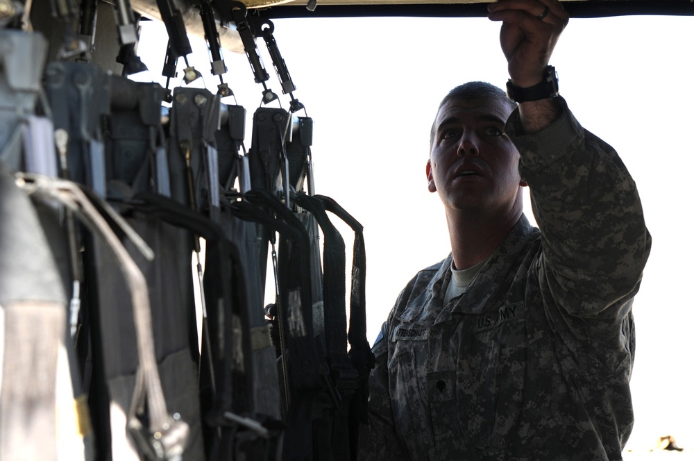 Black Hawk Crew Chiefs Wrenching, Watching