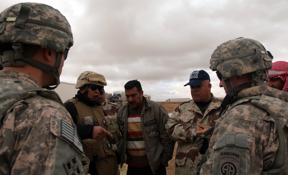 Soldiers meet with port inspectors
