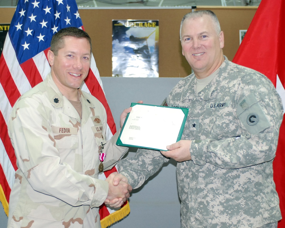 Navy Commander Get Army Award