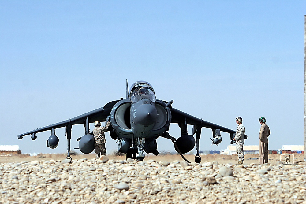 VMA-231 lands at Dwyer