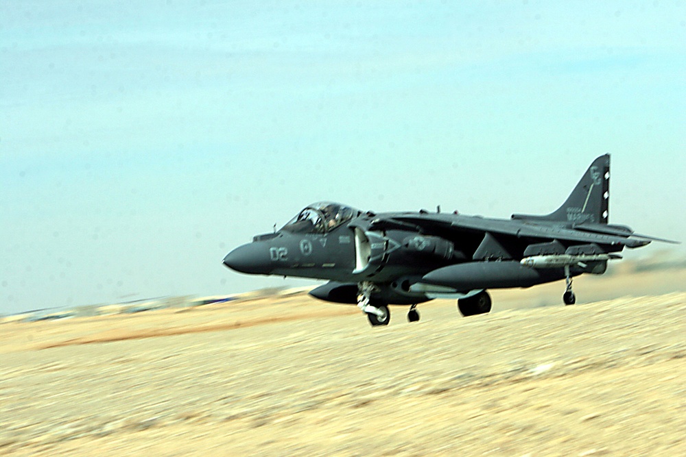 VMA-231 lands at Dwyer