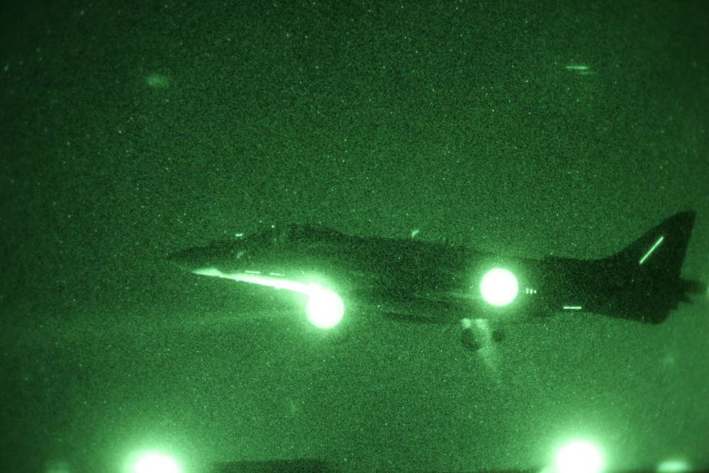 VMA-231 lands at Dwyer