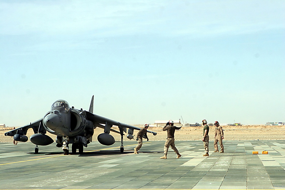 VMA-231 lands at Dwyer