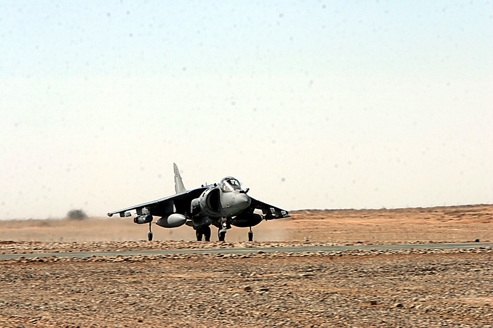 VMA-231 lands at Dwyer