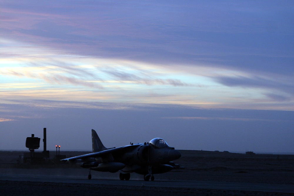 VMA-231 lands at Dwyer