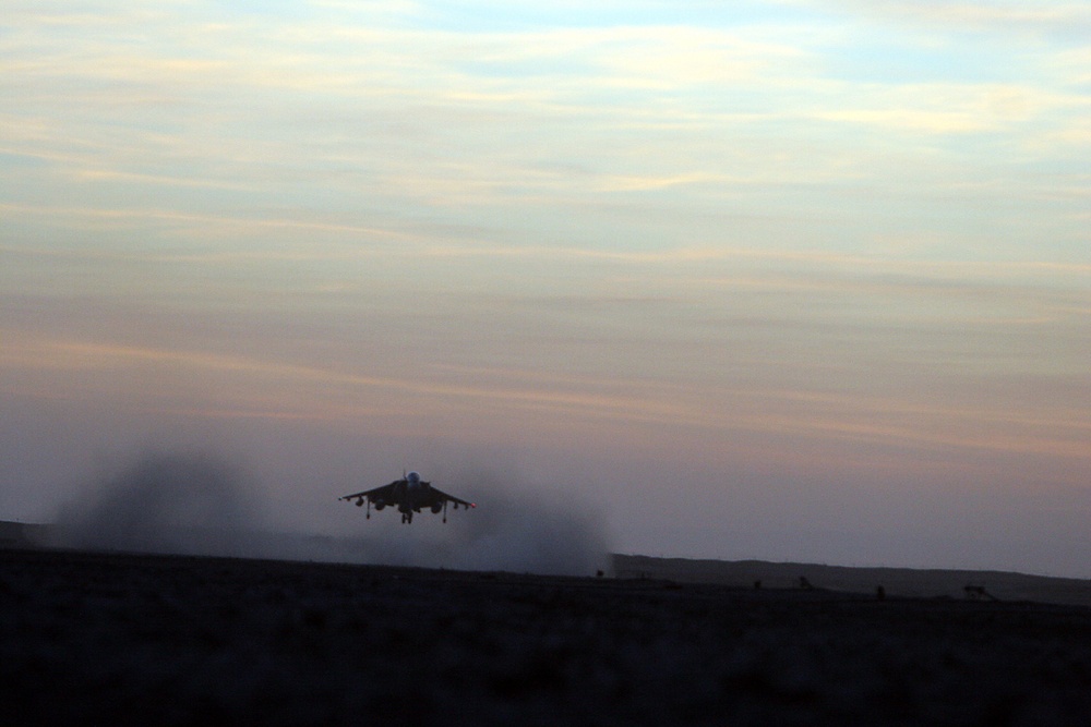 VMA-231 lands at Dwyer