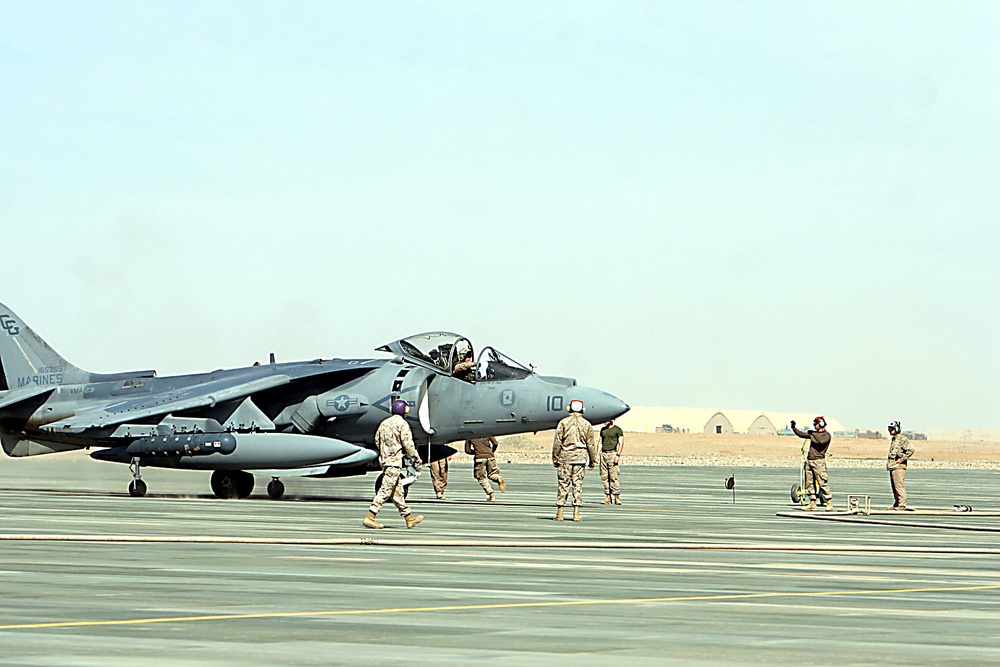 VMA-231 lands at Dwyer