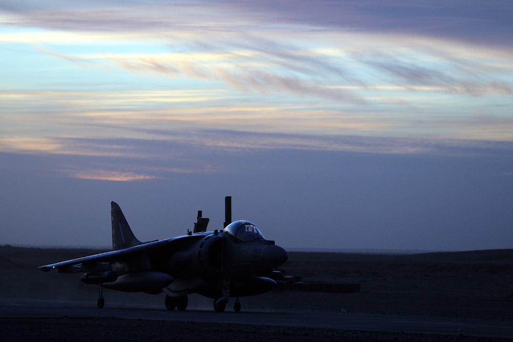 VMA-231 lands at Dwyer