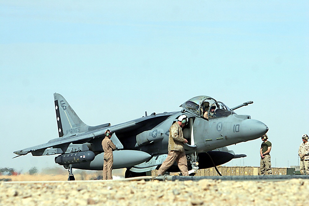 VMA-231 lands at Dwyer