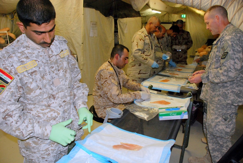 Iraqi medical soldiers turn to U.S. for training