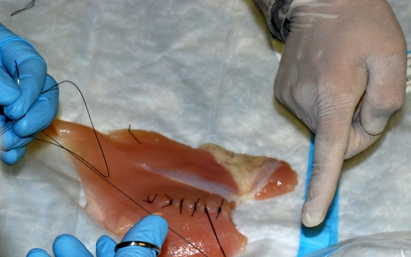 Iraqi medical soldiers turn to U.S. for training