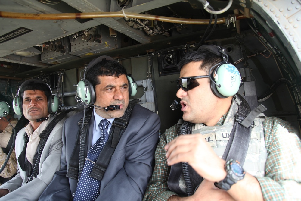 Iraqi officials observe elections from skies