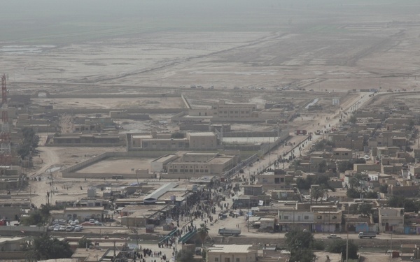 Iraqi officials observe elections from skies