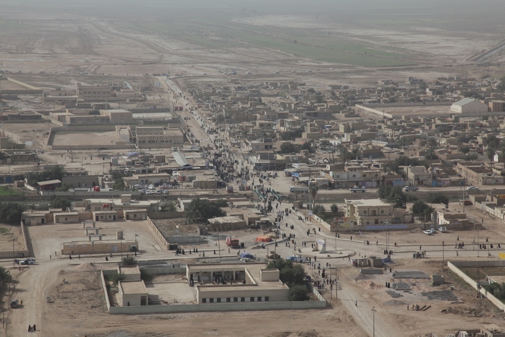 Iraqi officials observe elections from skies