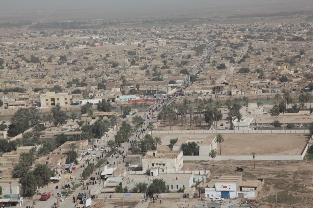 Iraqi officials observe elections from skies