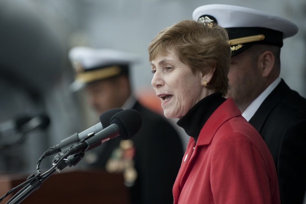 Navy Commissions USS Dewey to Destroyer Fleet