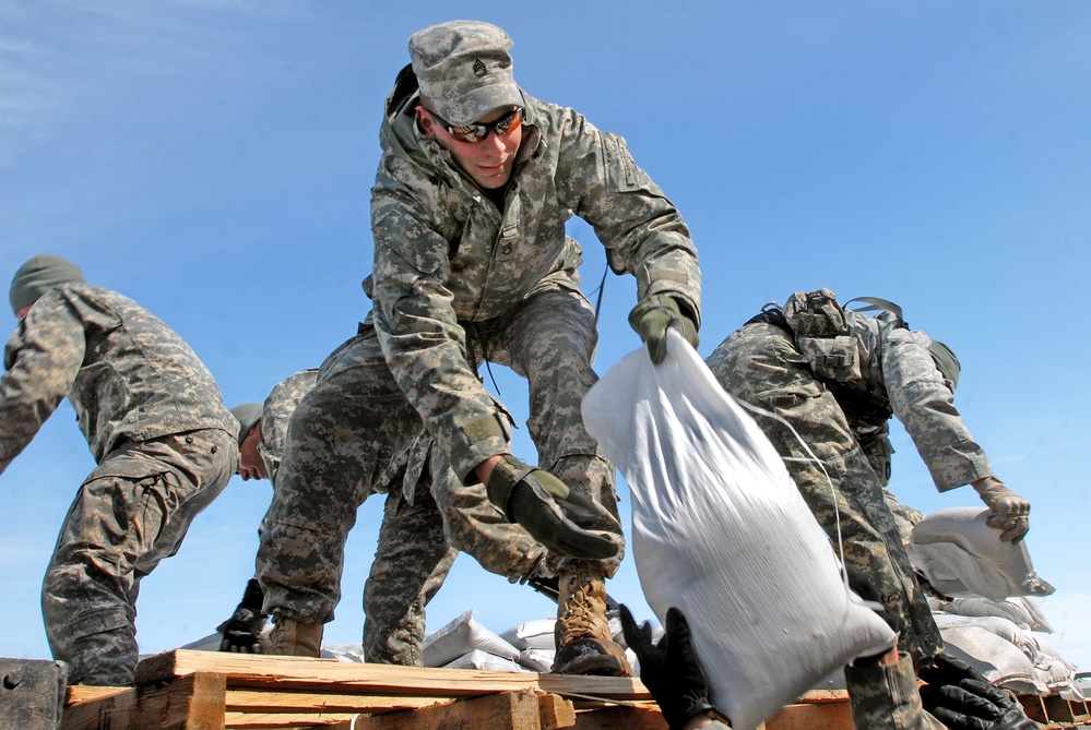 National Guard News: Guard Bureau plans for Midwest floods