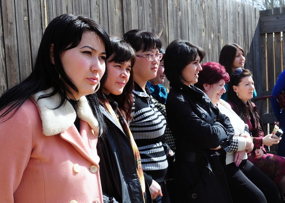 Women from Kyrgyz Law Academy tour Transit Center