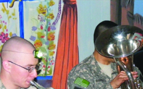 1st Infantry Division band toots its horns in al-Kut