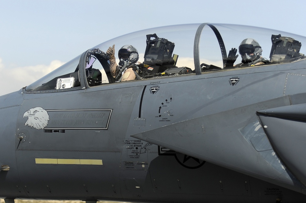 Ambassador Eikenberry visits Bagram Airfield Afghanistan