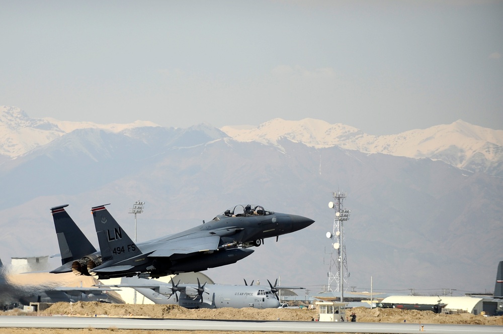 Ambassador Eikenberry visits Bagram Airfield Afghanistan