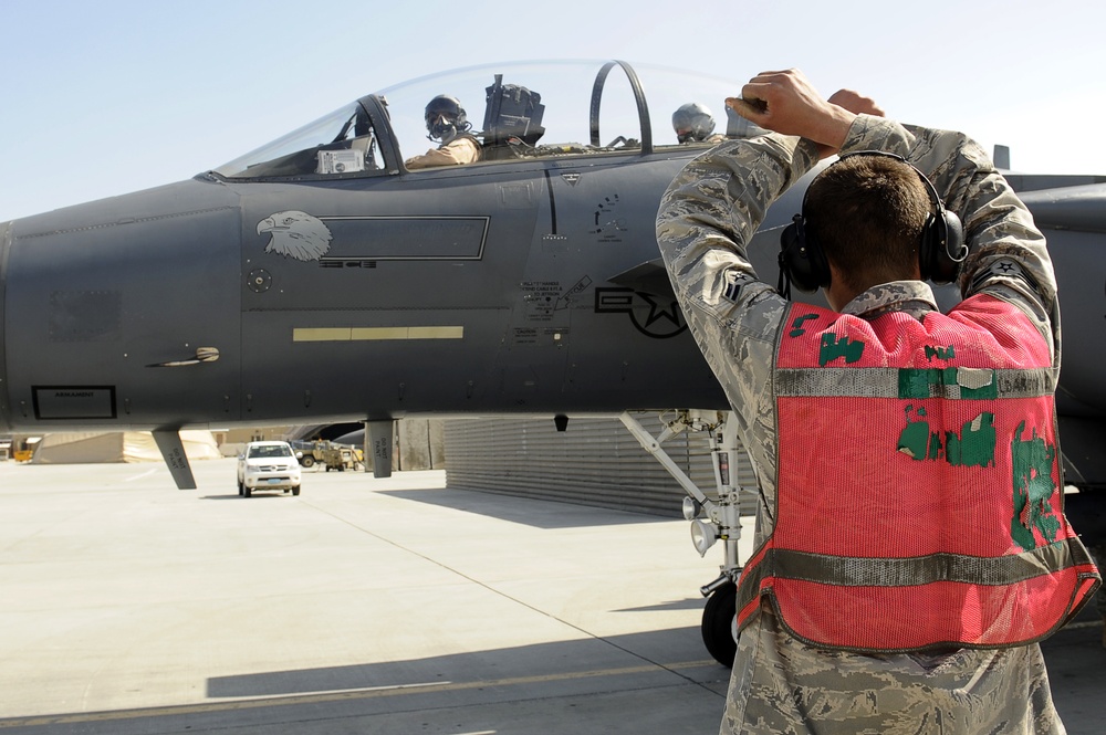 Ambassador Eikenberry visits Bagram Airfield Afghanistan